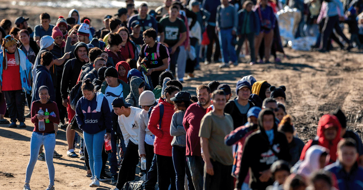 After Caravan Races for the Border - 500 Migrants Suffer the Perfect Karma